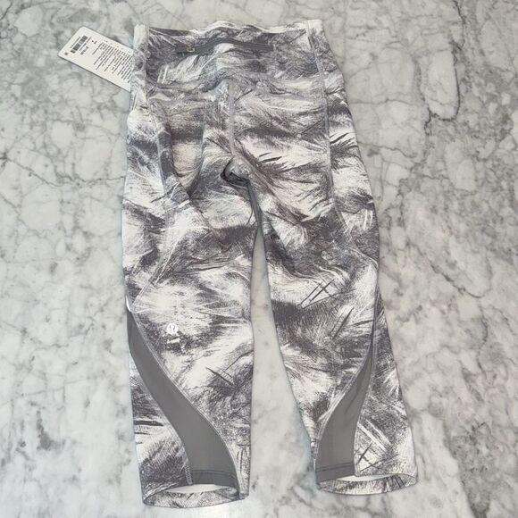 NWT LULULEMON ATHLETICA PACE PERFECT CROP 4 - Picture 6 of 7